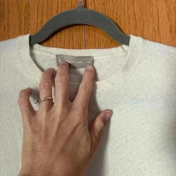 Everlane cashmere crew sweater in cream - Picture 5 of 8